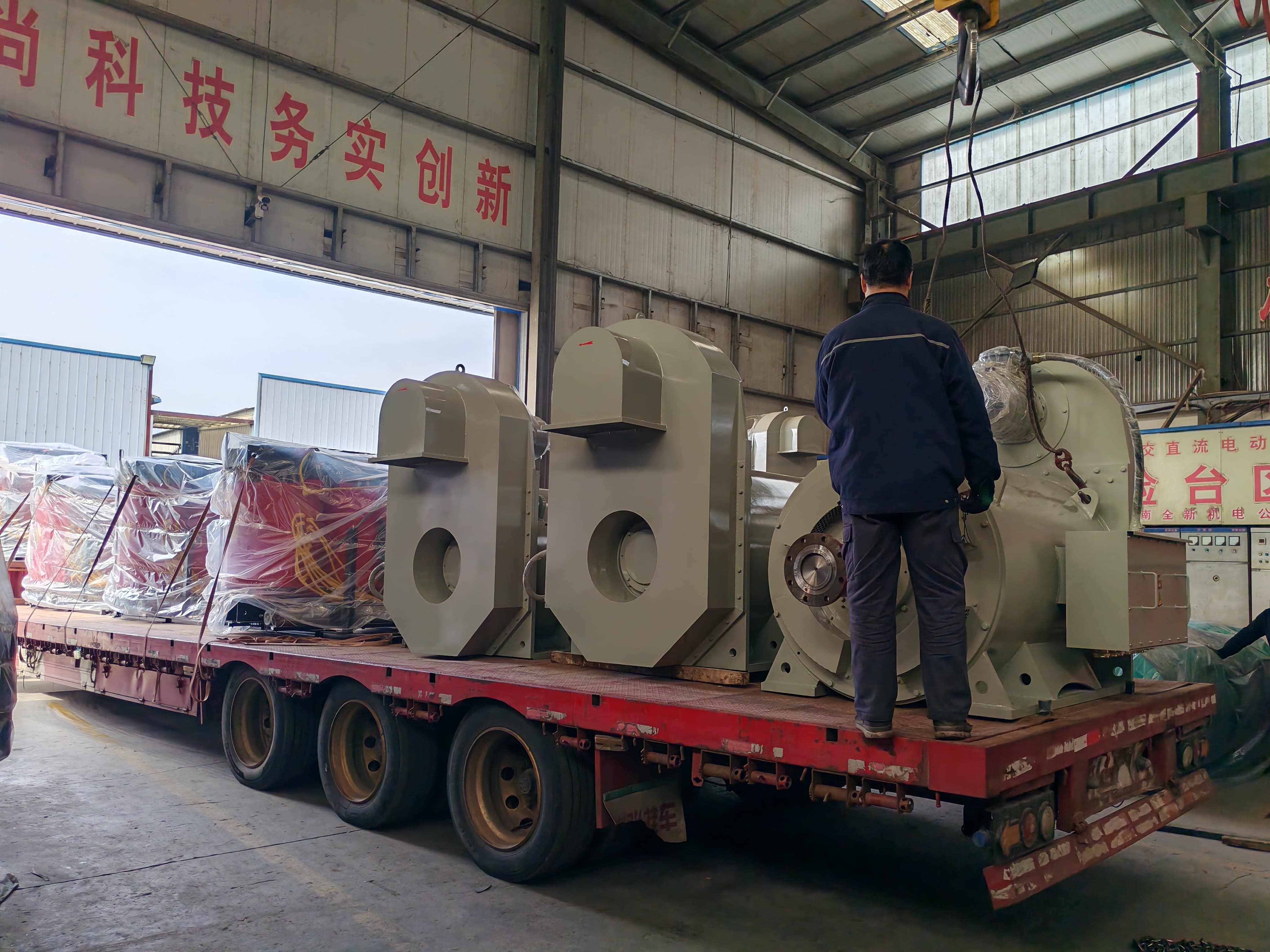 鑽井隊幹式變壓器和正壓防（fáng）爆電機發（fā）貨
