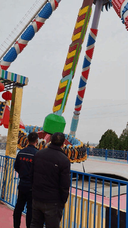 給五龍山遊樂園維修大（dà）擺錘上的（de）直（zhí）流電機